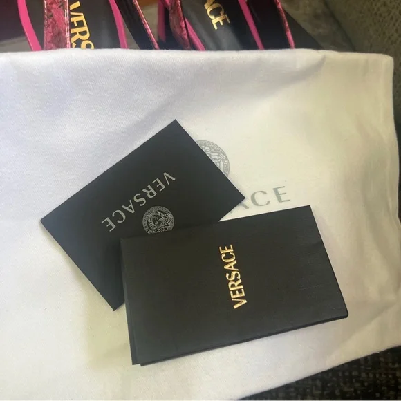 💕SOLD💕 Versace Médusa Insignia Patent Leather Slingback - Picture 12 of 13